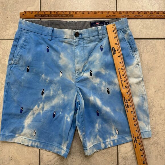 Vineyard Vines Size 34 Embroidered Surfboard Ocean Sky Tie Dye Blue Shorts - Picture 6 of 6